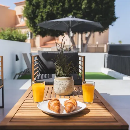 Designer Loft With Pool, With Gigantic Terrace And Private Parking & In The Centre *