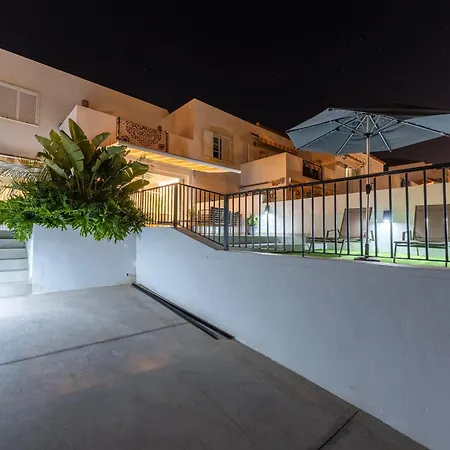 Apartman Designer Loft With Pool, With Gigantic Terrace And Private Parking & In The Centre