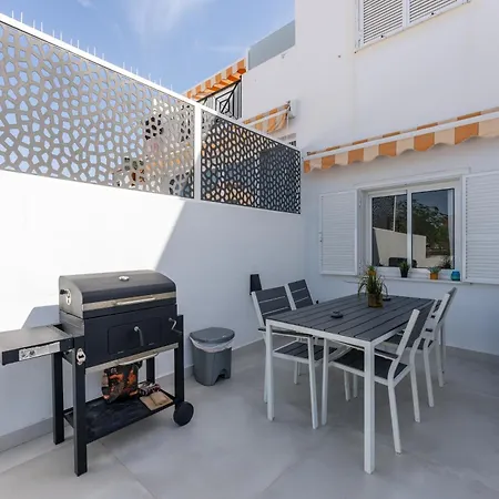 Designer Loft With Pool, With Gigantic Terrace And Private Parking & In The Centre Apartman