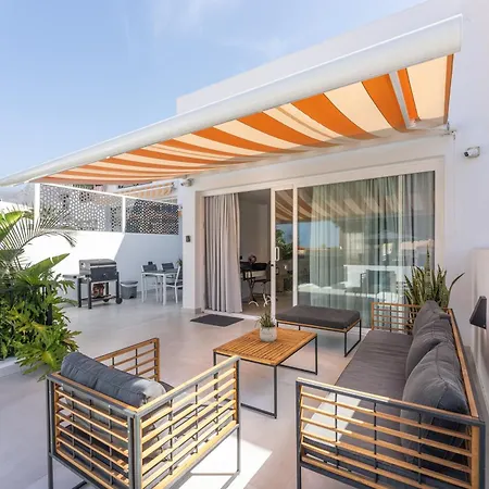 Designer Loft With Pool, With Gigantic Terrace And Private Parking & In The Centre Apartman