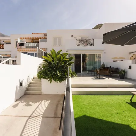 Apartman Designer Loft With Pool, With Gigantic Terrace And Private Parking & In The Centre