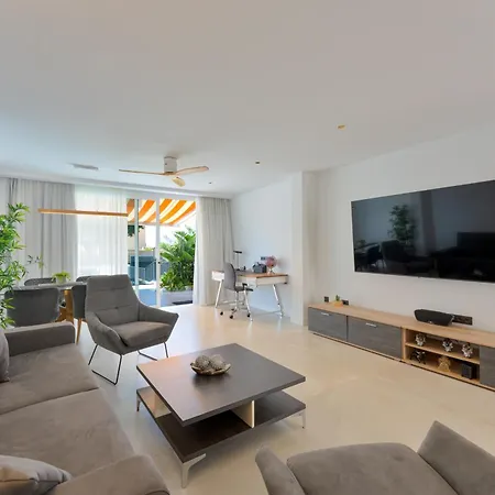 Apartman Designer Loft With Pool, With Gigantic Terrace And Private Parking & In The Centre Costa Adeje (Tenerife)