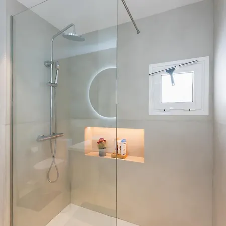 Designer Loft With Pool, With Gigantic Terrace And Private Parking & In The Centre Apartman *