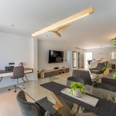 Designer Loft With Pool, With Gigantic Terrace And Private Parking & In The Centre Apartman *