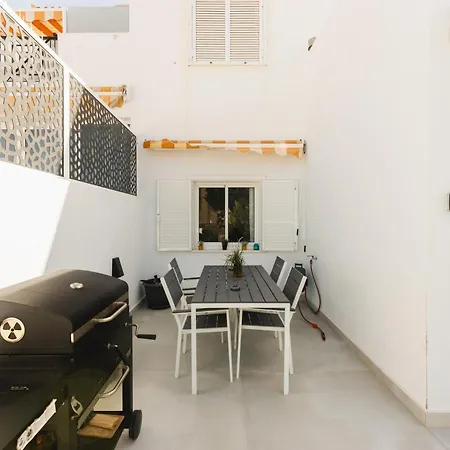 Apartman Designer Loft With Pool, With Gigantic Terrace And Private Parking & In The Centre